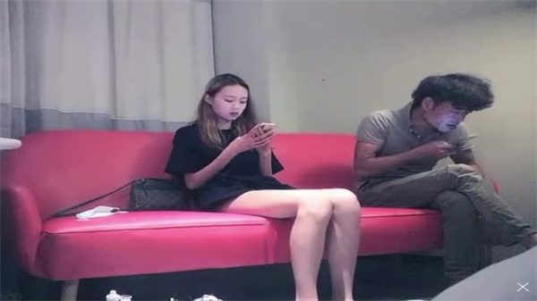 偷拍实录：巨根魔人高价约炮长腿贫乳嫩妹，酒店爆操内射